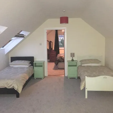Bed & Breakfast Strawberry Moon